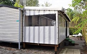 Spacieux Mobil-home N°502 - 2 chambres - dans Camping 4 *
